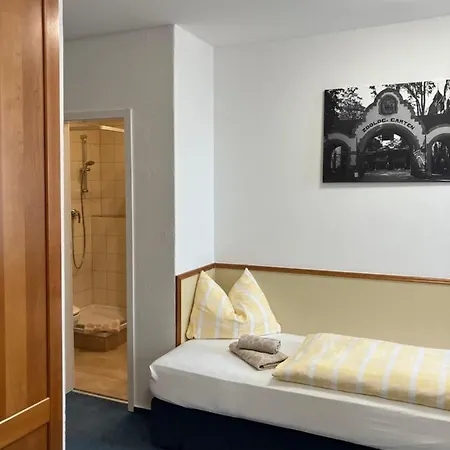 Am Bayrischen Platz Otel 3*
