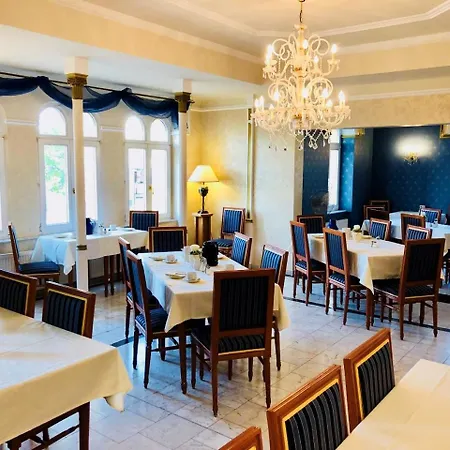 מלון Am Bayrischen Platz 3*